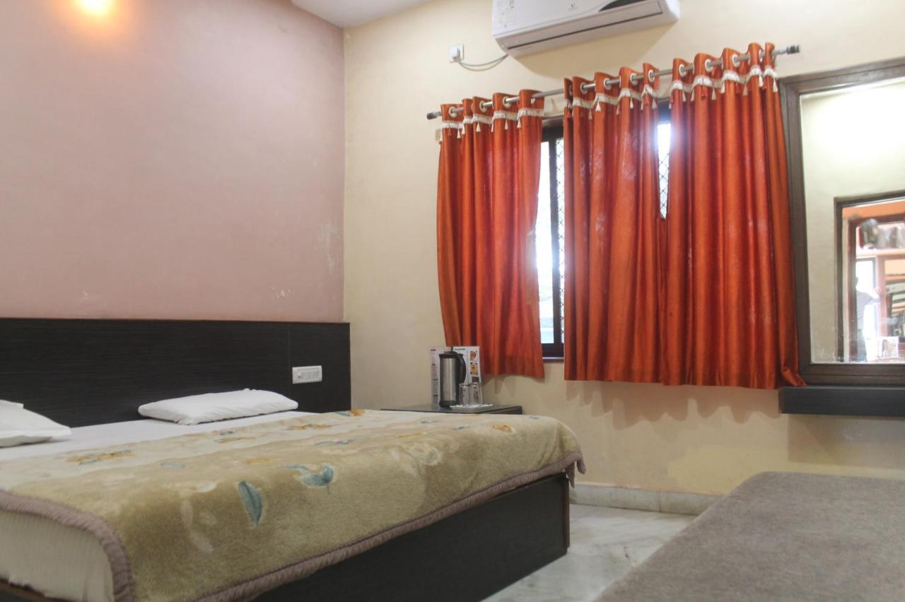 Cozy Room On Neelkanth Road Ābu Eksteriør billede