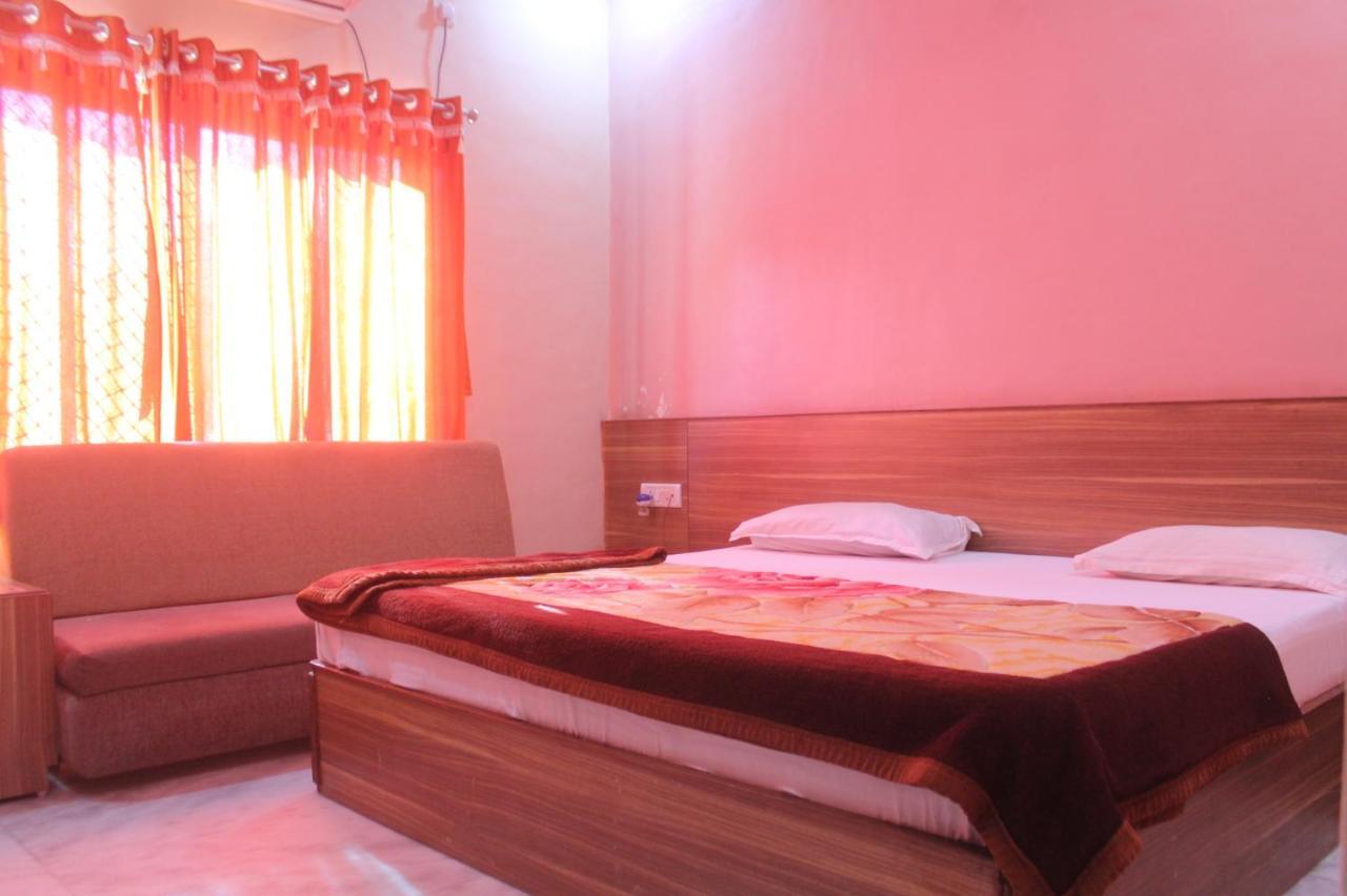 Cozy Room On Neelkanth Road Ābu Eksteriør billede